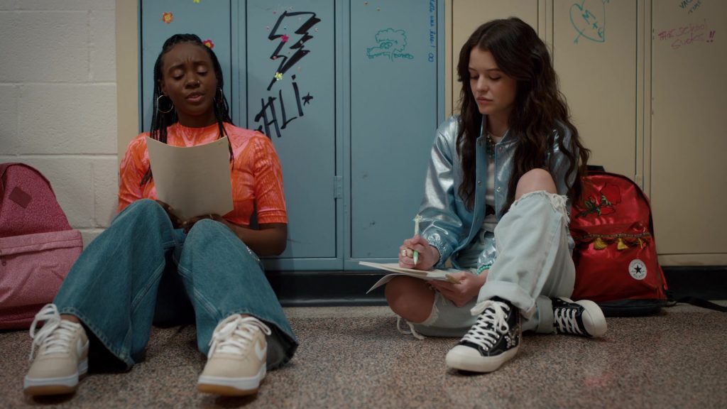 Nike Shoes, Converse Backpack in Ginny and Georgia S03E02 “Beep Beep Freaking Beep” (2025) (Image 5)