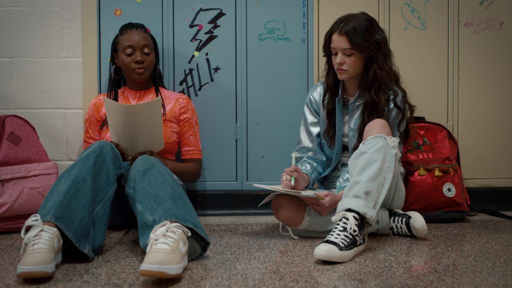 Nike Shoes, Converse Backpack in Ginny and Georgia S03E02 “Beep Beep Freaking Beep” (2025) (Image 6)