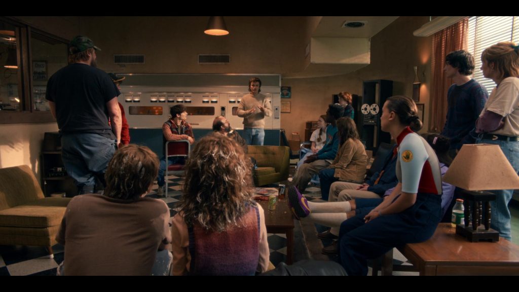 Nike Shoes, Hi-C, Minute Maid, Gatorade, Body Glove in Stranger Things S05E07 “Chapter Seven – The Bridge” (2025) (Image 5)