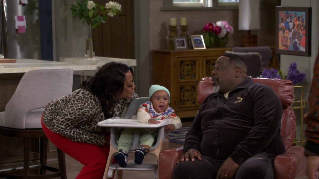 Nike Shoes, Puma Tracksuit in The Neighborhood S07E14 “Welcome to the Blowout” (2025) (Image 21)