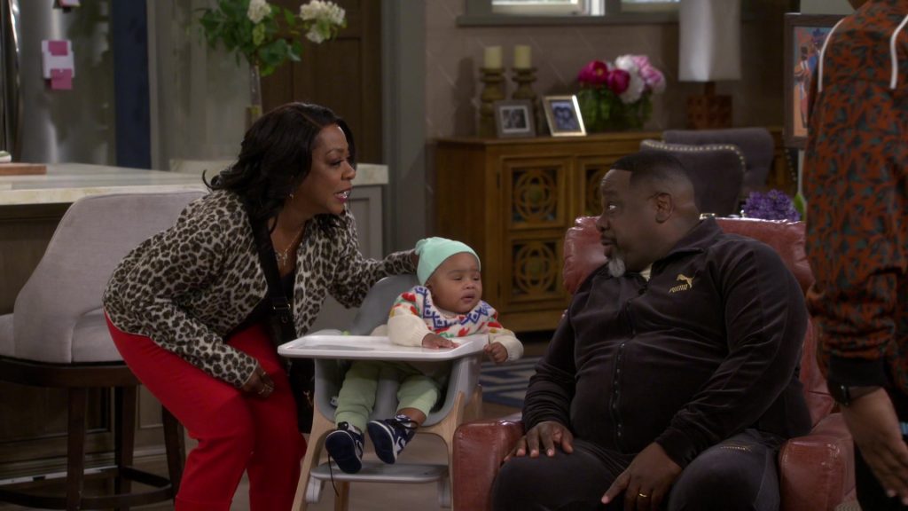 Nike Shoes, Puma Tracksuit in The Neighborhood S07E14 “Welcome to the Blowout” (2025) (Image 22)