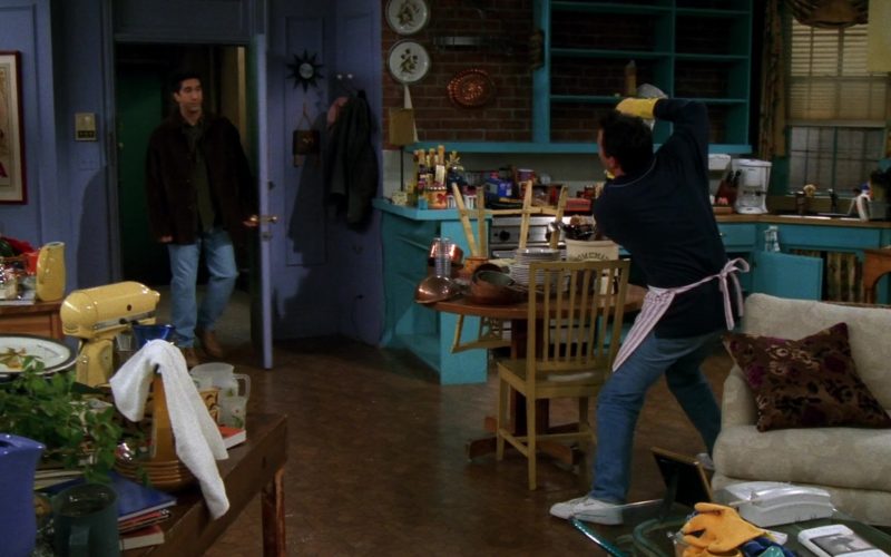 Nike Shoes Worn by Matthew Perry (Chandler Bing) in Friends Season 6 Episode 7 “The One Where Phoebe Runs” (1999) (Image 1)