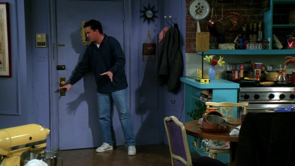 Nike Shoes Worn by Matthew Perry (Chandler Bing) in Friends Season 6 Episode 7 “The One Where Phoebe Runs” (1999) (Image 6)