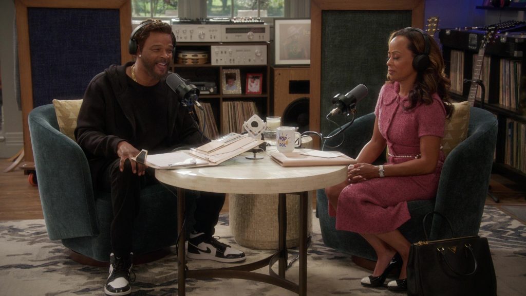 Nike Shoes and PRADA Bag in Poppa's House S01E08 “Wig” (2024) (Image 4)