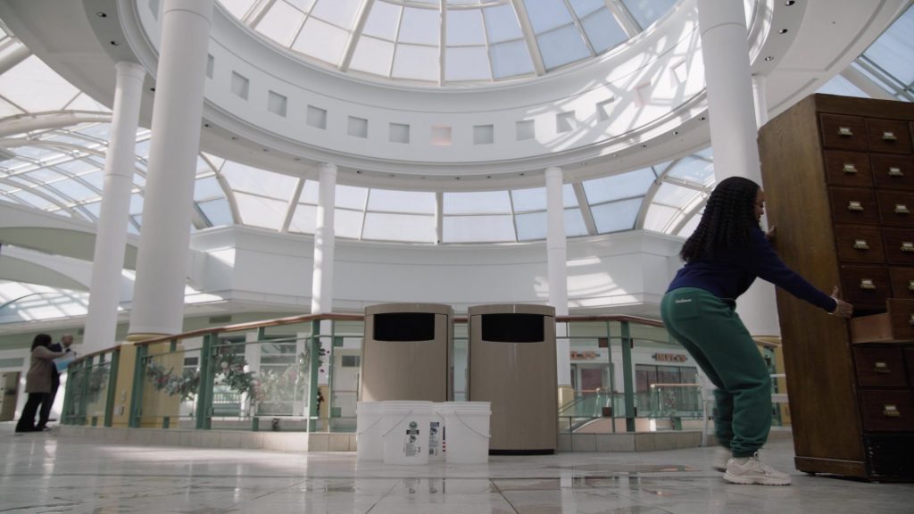 Nike Shoes in Abbott Elementary S05E09 “Mall” (2026) (Image 5)