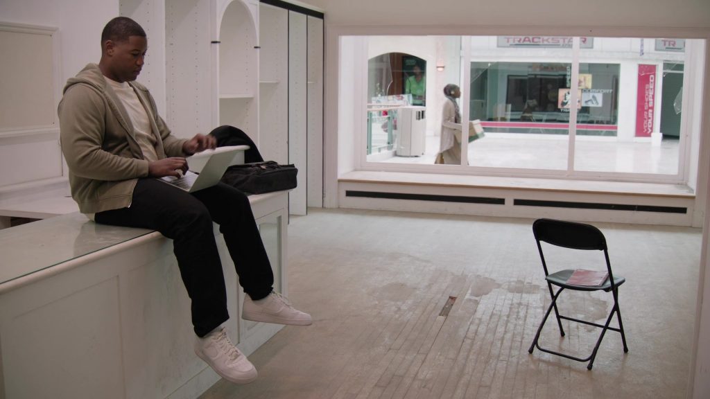 Nike Shoes in Abbott Elementary S05E09 “Mall” (2026) (Image 9)