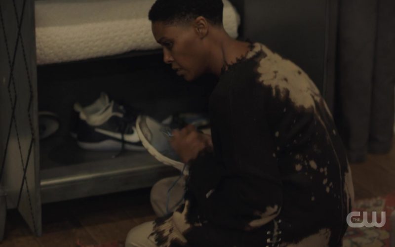 Nike Shoes in Black Lightning Season 3 Episode 10 “The Book of Markovia - Chapter One - Blessings and Curses Reborn” (2020) (Image 1)