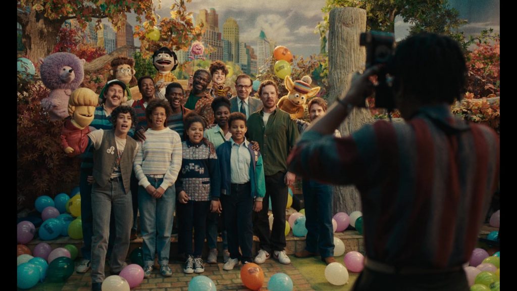Nike Shoes in Eric S01E06 (2024) (Image 32)
