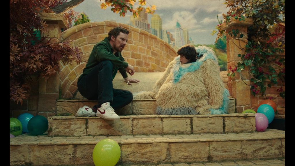Nike Shoes in Eric S01E06 (2024) (Image 36)