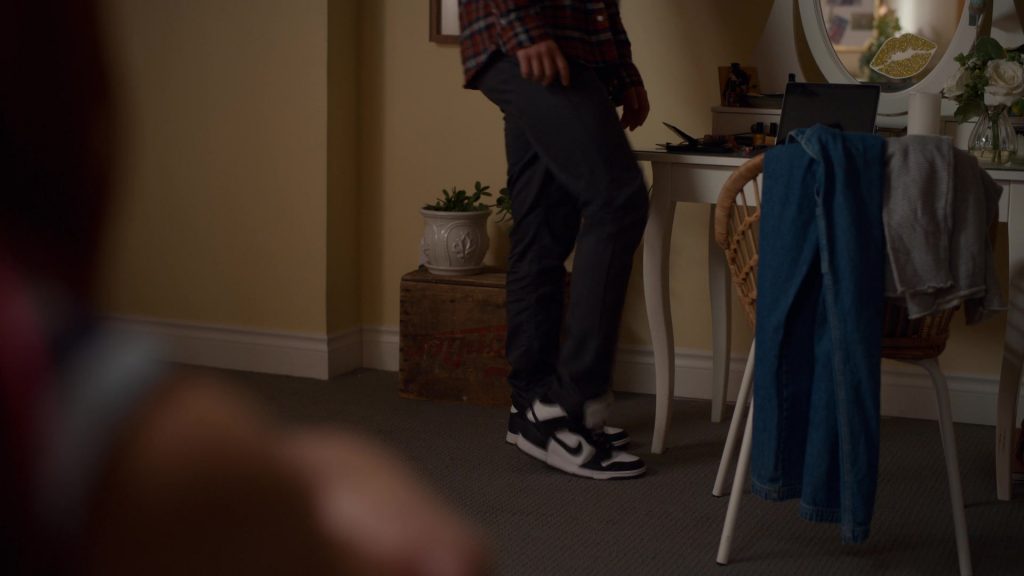 Nike Shoes in Ginny and Georgia S03E03 “Friends Can Dance” (2025) (Image 1)