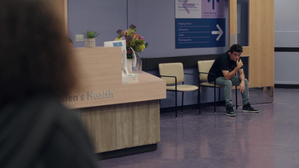 Nike Shoes in Ginny and Georgia S03E07 “That's Wild” (2025) (Image 1)