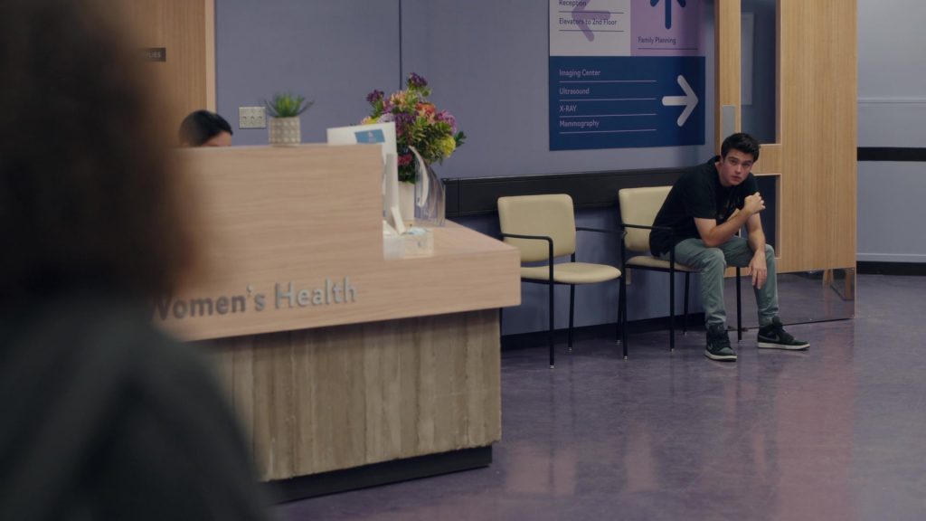 Nike Shoes in Ginny and Georgia S03E07 “That's Wild” (2025) (Image 2)