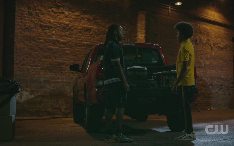 Nike Shoes in Legacies Season 2 Episode 1 “I'll Never Give Up Hope” (2019) (Image 1)