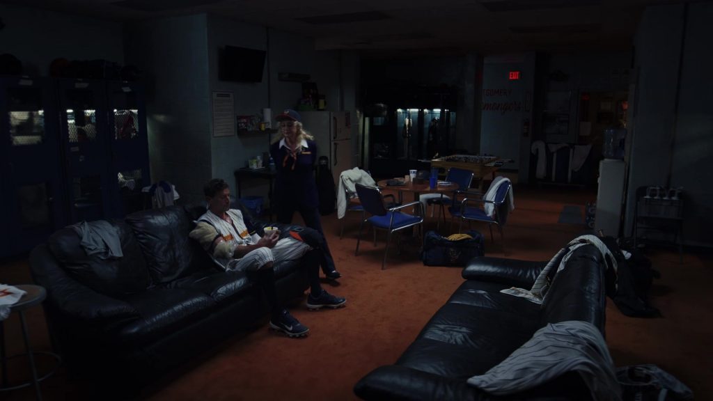 Nike Shoes in Poker Face S02E05 “Hometown Hero” (2025) (Image 28)