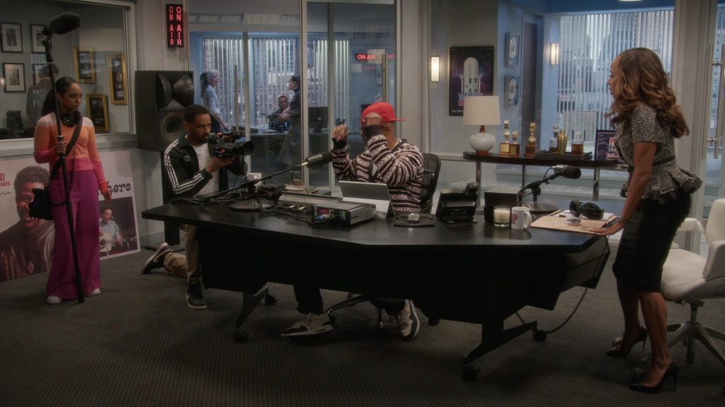 Nike Shoes in Poppa's House S01E03 “Podcast” (2024) (Image 1)