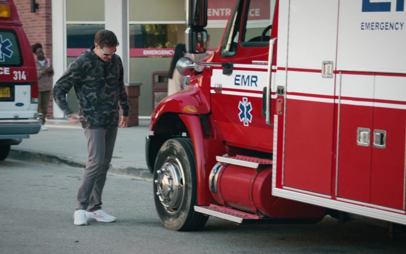 Nike Shoes in St. Denis Medical S02E16 “Experience With Human Babies” (2026) (Image 1)