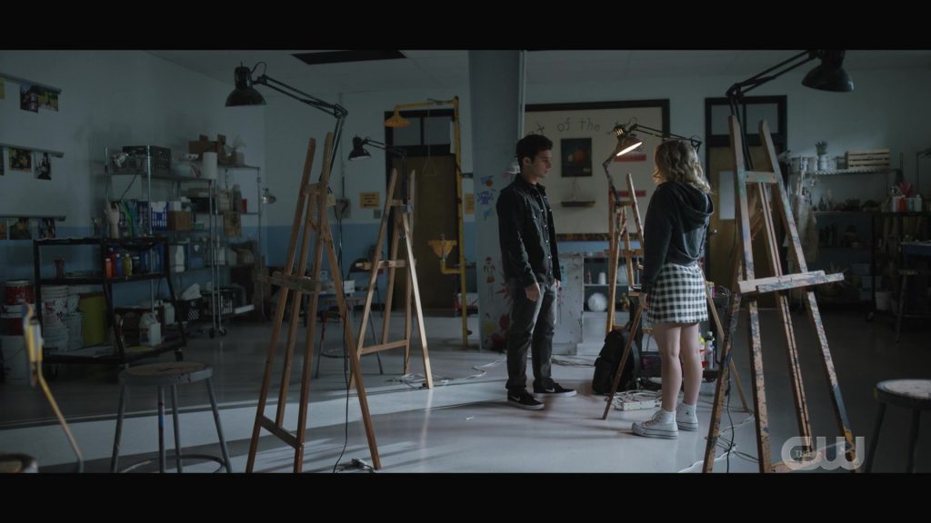 Nike Shoes in Stargirl S03E04 “Frenemies – Chapter Four - The Evidence” (2022) (Image 2)