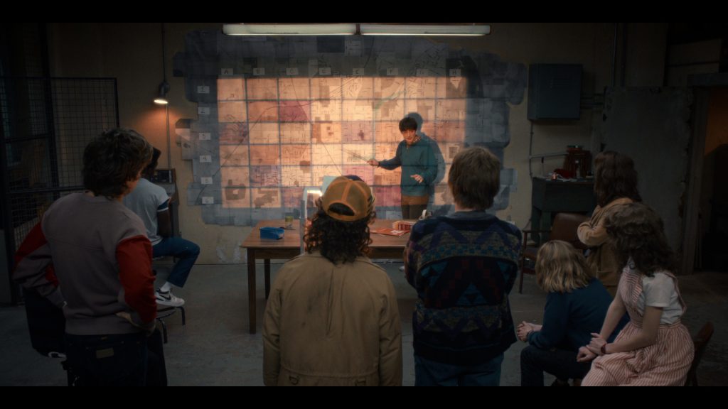 Nike Shoes in Stranger Things S05E03 “Chapter Three – The Turnbow Trap” (2025) (Image 11)