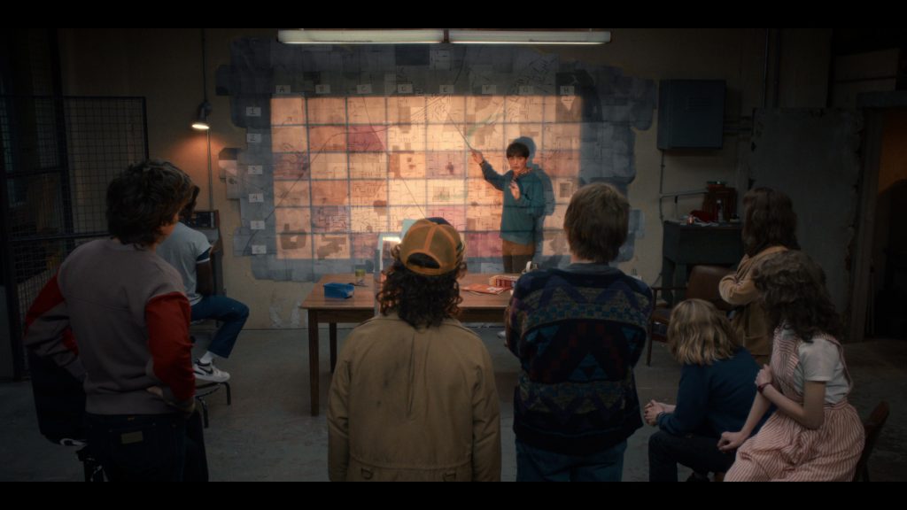 Nike Shoes in Stranger Things S05E03 “Chapter Three – The Turnbow Trap” (2025) (Image 18)