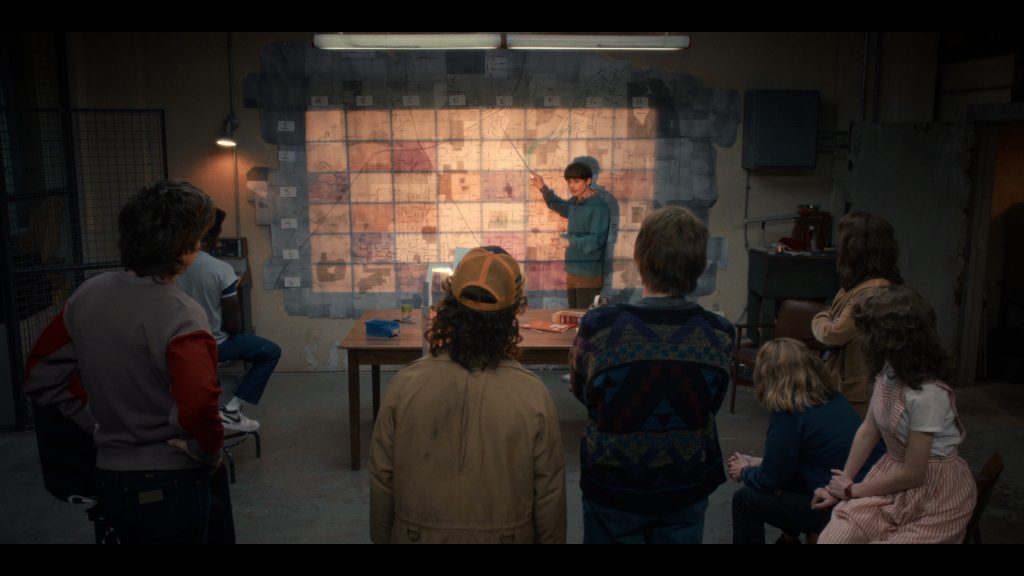 Nike Shoes in Stranger Things S05E03 “Chapter Three – The Turnbow Trap” (2025) (Image 19)