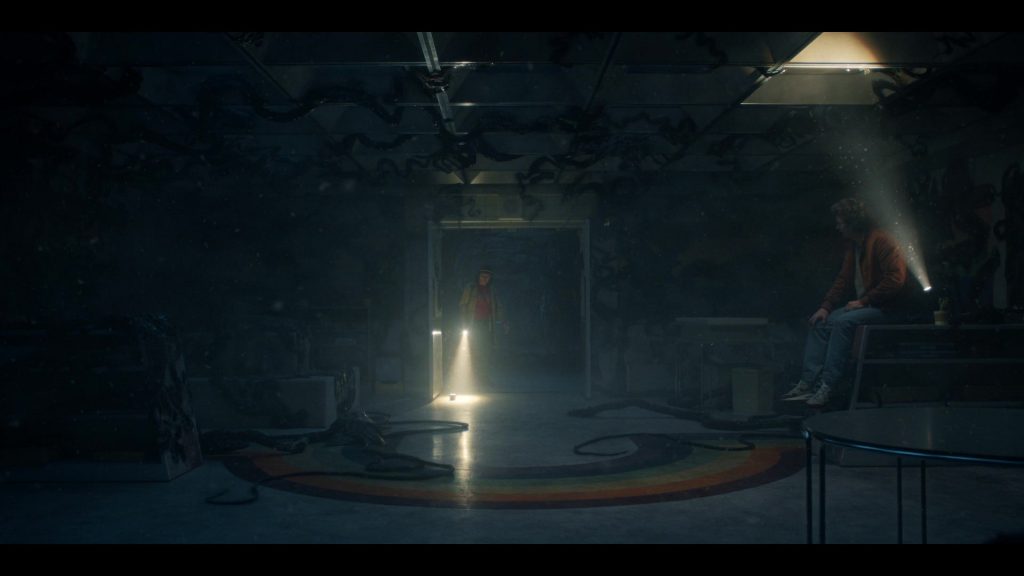 Nike Shoes in Stranger Things S05E05 “Chapter Five – Shock Jock” (2025) (Image 11)