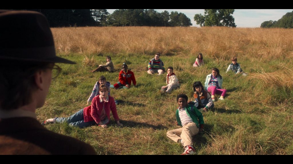 Nike Shoes in Stranger Things S05E05 “Chapter Five – Shock Jock” (2025) (Image 13)