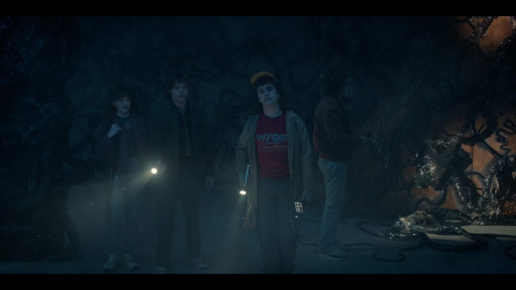 Nike Shoes in Stranger Things S05E05 “Chapter Five – Shock Jock” (2025) (Image 3)
