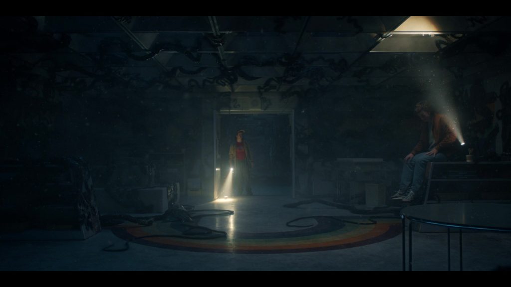 Nike Shoes in Stranger Things S05E05 “Chapter Five – Shock Jock” (2025) (Image 9)