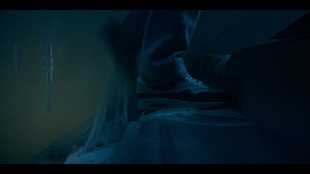 Nike Shoes in Stranger Things S05E06 “Chapter Six – Escape From Camazotz” (2025) (Image 2)