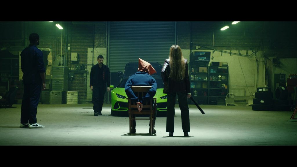 Nike Shoes in The Gentlemen S01E03 “Where's My Weed At” (2024) (Image 10)