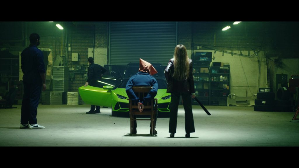 Nike Shoes in The Gentlemen S01E03 “Where's My Weed At” (2024) (Image 4)