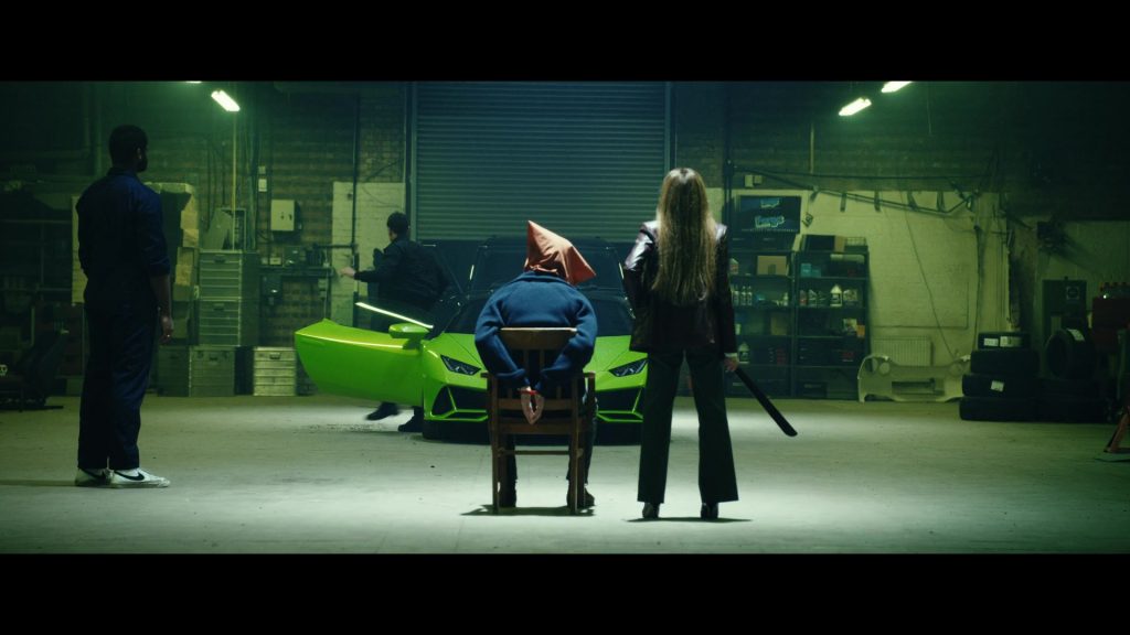Nike Shoes in The Gentlemen S01E03 “Where's My Weed At” (2024) (Image 5)