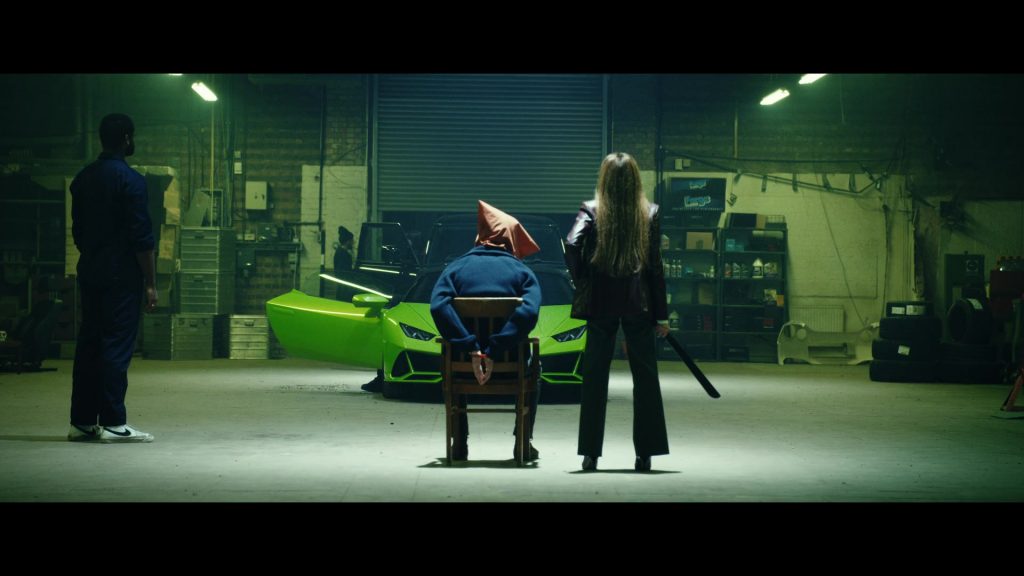 Nike Shoes in The Gentlemen S01E03 “Where's My Weed At” (2024) (Image 6)