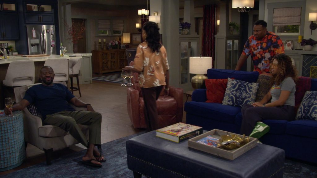 Nike Shoes in The Neighborhood S08E03 “Welcome to Spades” (2025) (Image 2)