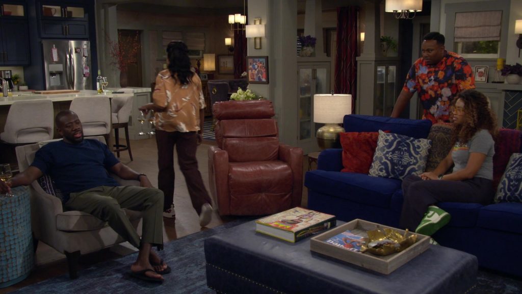 Nike Shoes in The Neighborhood S08E03 “Welcome to Spades” (2025) (Image 3)