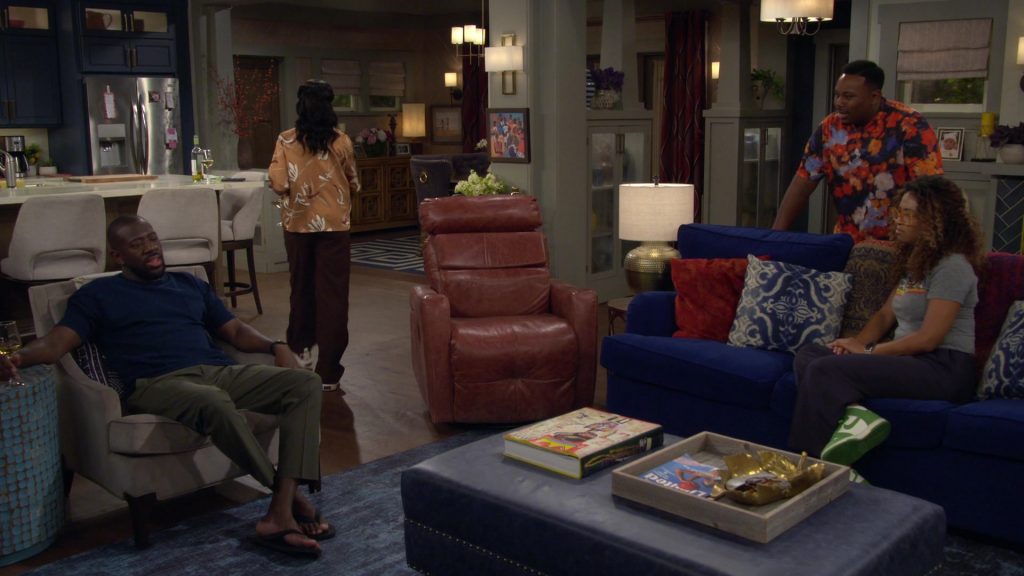 Nike Shoes in The Neighborhood S08E03 “Welcome to Spades” (2025) (Image 4)