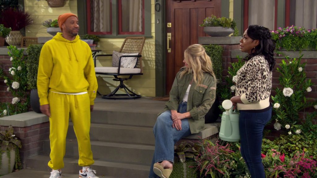 Nike Shoes in The Neighborhood S08E05 “Welcome to New Horizons” (2025) (Image 1)