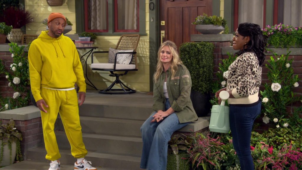 Nike Shoes in The Neighborhood S08E05 “Welcome to New Horizons” (2025) (Image 5)