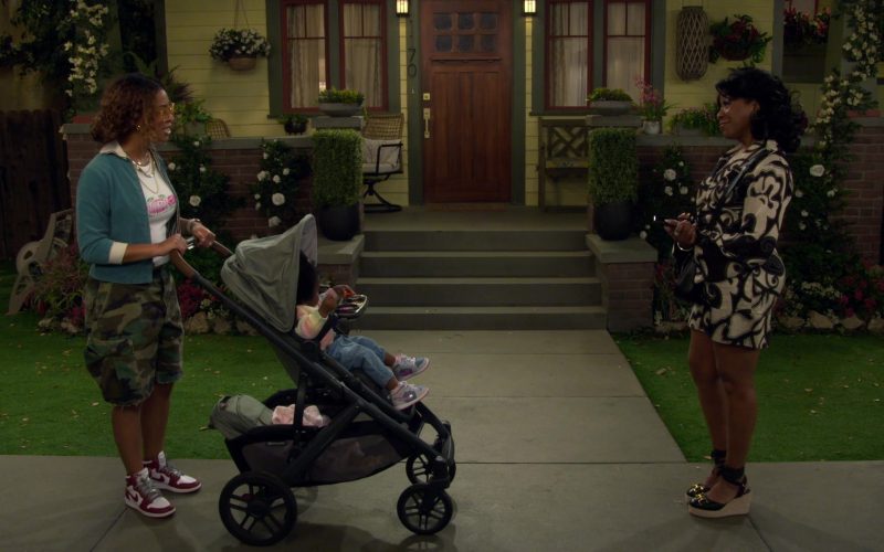 Nike Shoes in The Neighborhood S08E18 “Welcome to the Chat” (2026) (Image 1)