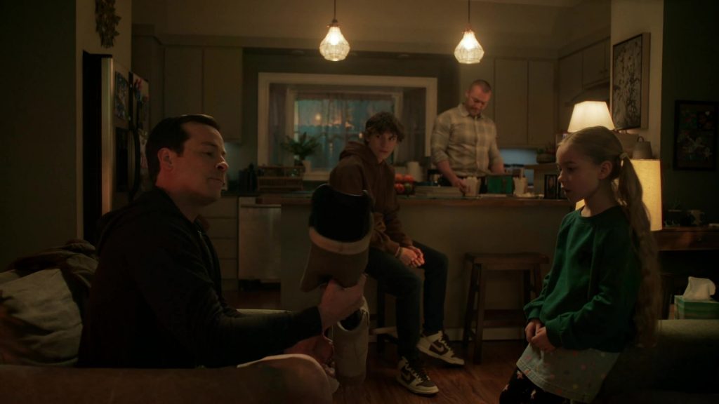 Nike Shoes in Will Trent S02E08 “Why Is Jack's Arm Bleeding” (2024) (Image 1)