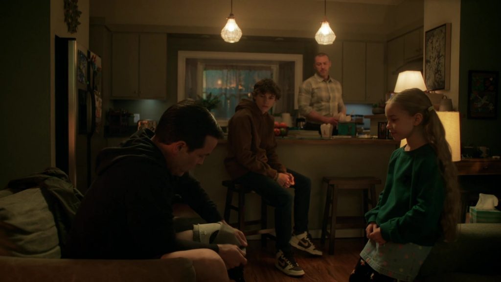 Nike Shoes in Will Trent S02E08 “Why Is Jack's Arm Bleeding” (2024) (Image 6)