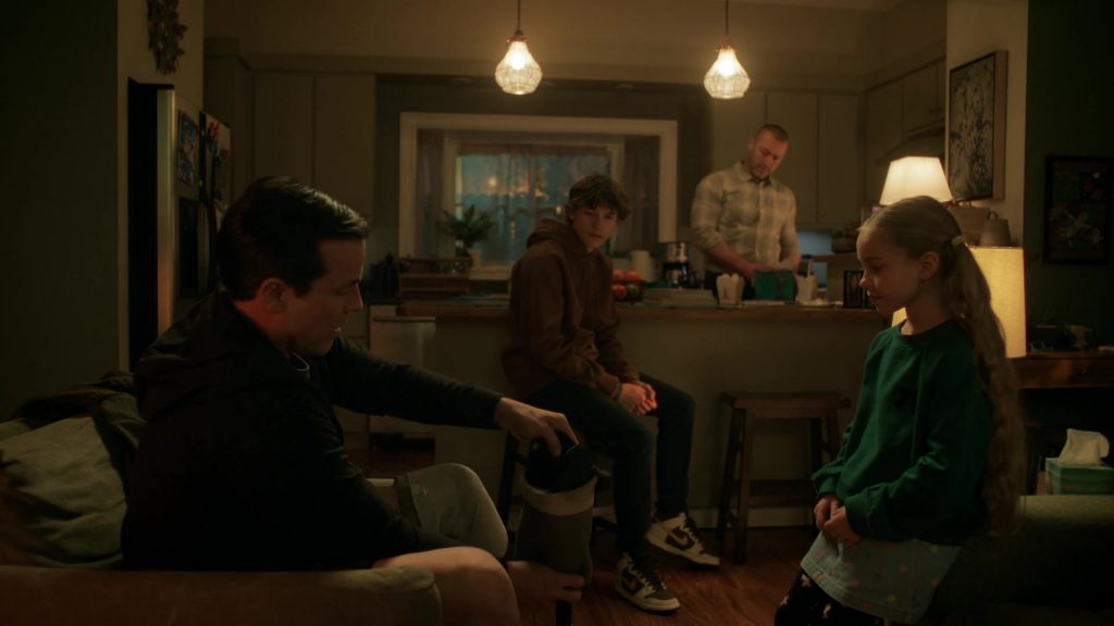 Nike Shoes in Will Trent S02E08 “Why Is Jack's Arm Bleeding” (2024) (Image 9)