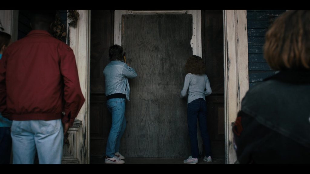 Nike Shoes of Joe Keery as Steve Harrington & Natalia Dyer as Nancy Wheeler in Stranger Things S04E05 “Chapter Five - The Nina Project” (2022) (Image 1)