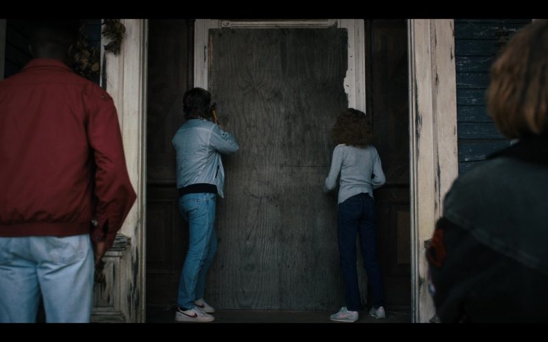 Nike Shoes of Joe Keery as Steve Harrington & Natalia Dyer as Nancy Wheeler in Stranger Things S04E05 “Chapter Five - The Nina Project” (2022) (Image 1)