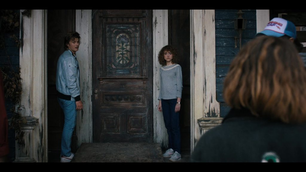 Nike Shoes of Joe Keery as Steve Harrington & Natalia Dyer as Nancy Wheeler in Stranger Things S04E05 “Chapter Five - The Nina Project” (2022) (Image 2)