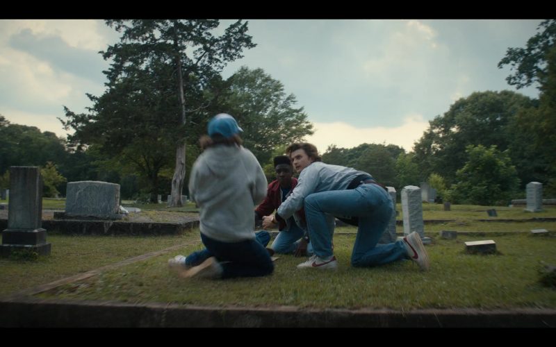 Nike Shoes of Joe Keery as Steve Harrington in Stranger Things S04E04 “Chapter Four - Dear Billy” (2022) (Image 1)