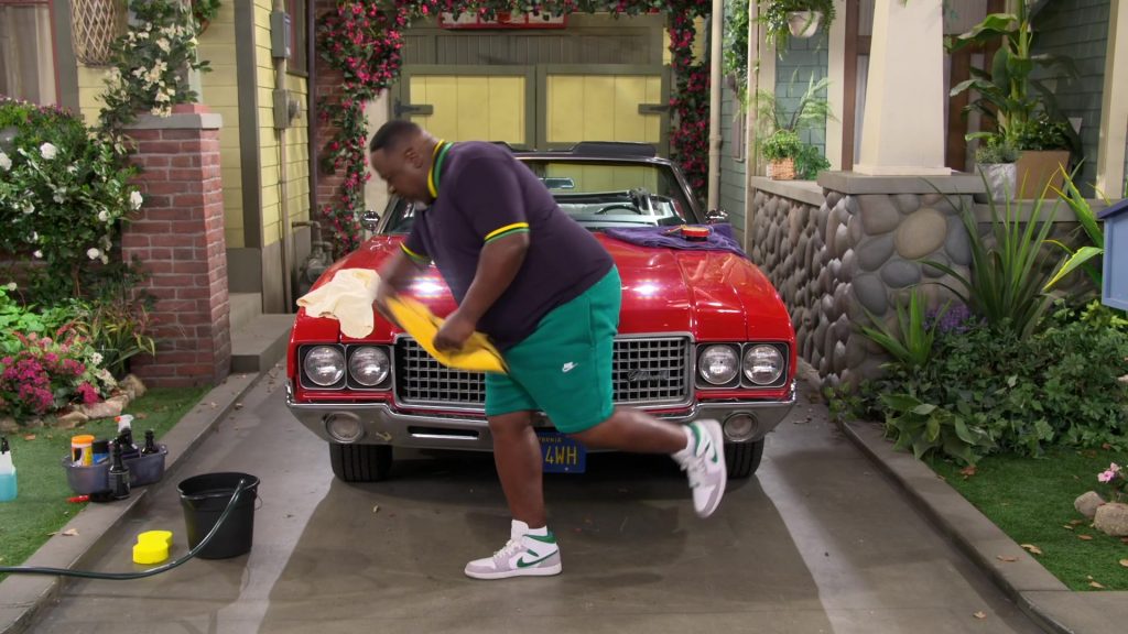 Nike Shorts and Sneakers in The Neighborhood S07E10 “Welcome to the Pickle” (2025) (Image 1)