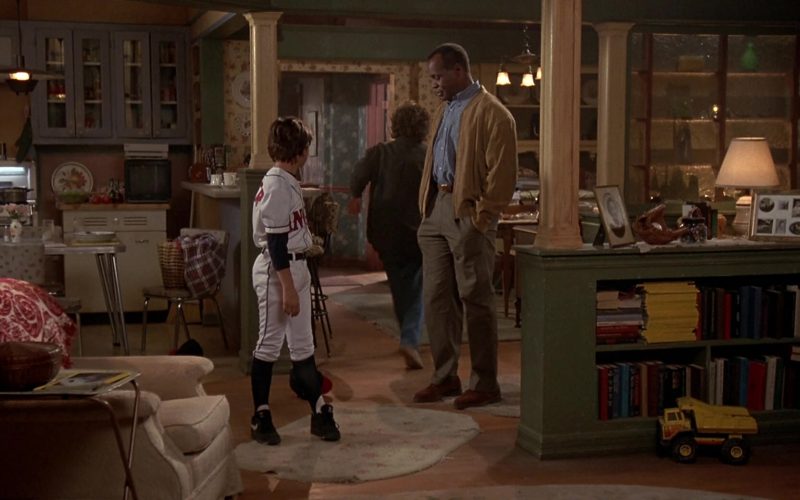 Nike Sneakers (Black) of Joseph Gordon-Levitt as Roger Bomman in Angels in the Outfield (1994) (Image 1)