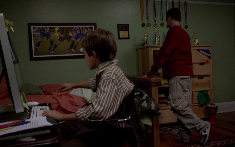 Nike Sneakers Worn by Aaron Paul (Jesse Pinkman) in Breaking Bad Season 1 Episode 4 - Cancer Man (2008) (Image 1)