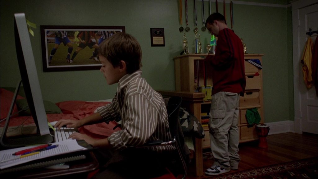Nike Sneakers Worn by Aaron Paul (Jesse Pinkman) in Breaking Bad Season 1 Episode 4 - Cancer Man (2008) (Image 2)